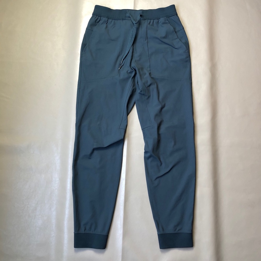 Lululemon athletica Black classic Men’s jogger M